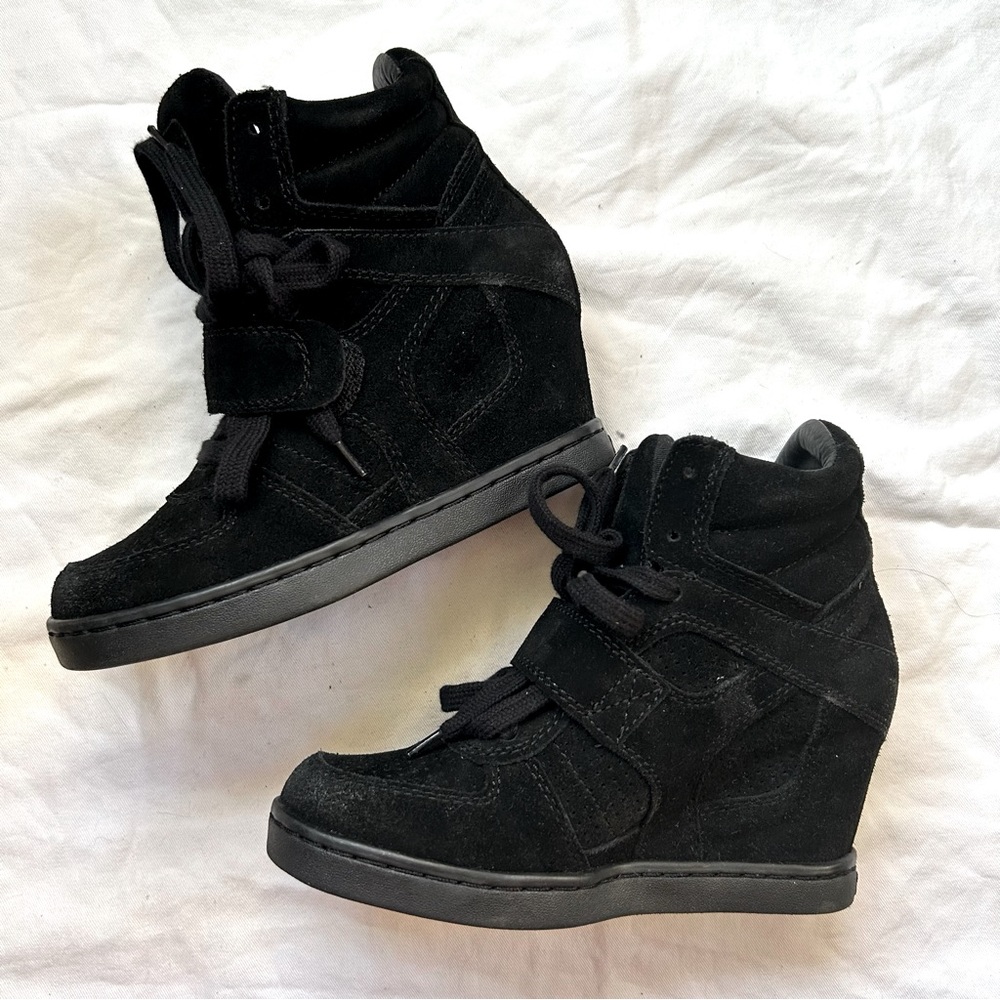 NIB Vintage Ash Cool Wedge Suede Lace Sneakers Black-Black 36